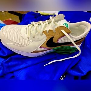 nike air max excee sail/black hemp stadium green size 13